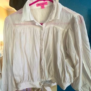 Betsey Johnson cropped tie front blouse